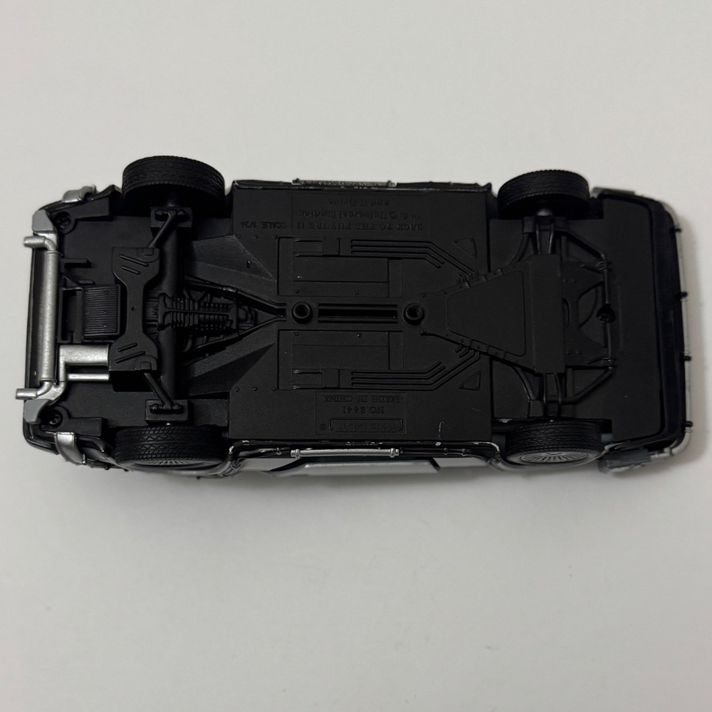 WELLY No.2441 Back to the Future 2 DeLorean Uniersal Studios U-Drie 1/24 - Picture 9 of 12